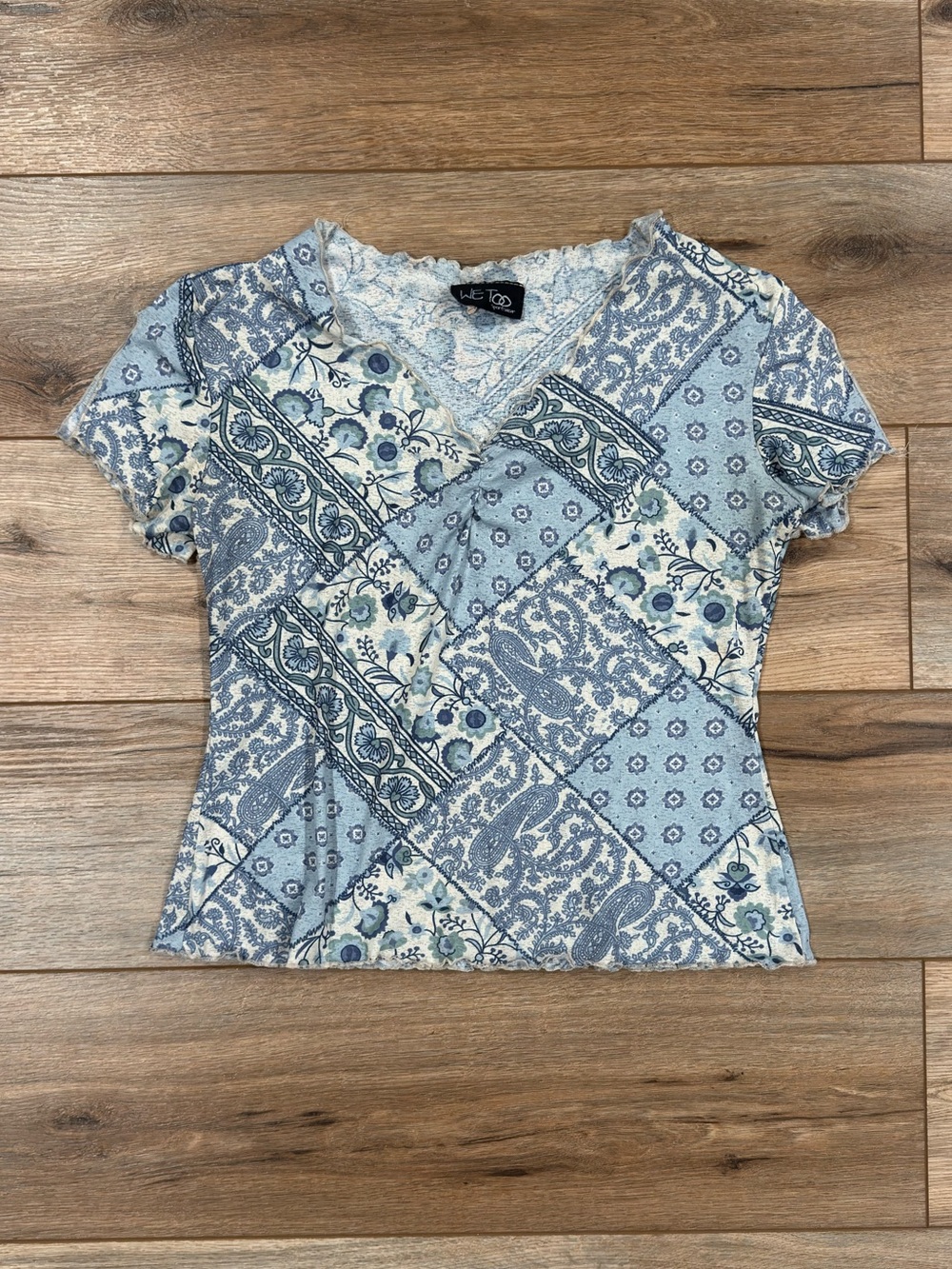 WE TOO Vintage 90s Y2k Baby Blue & White Paisley Print Baby Tee | Size Medium